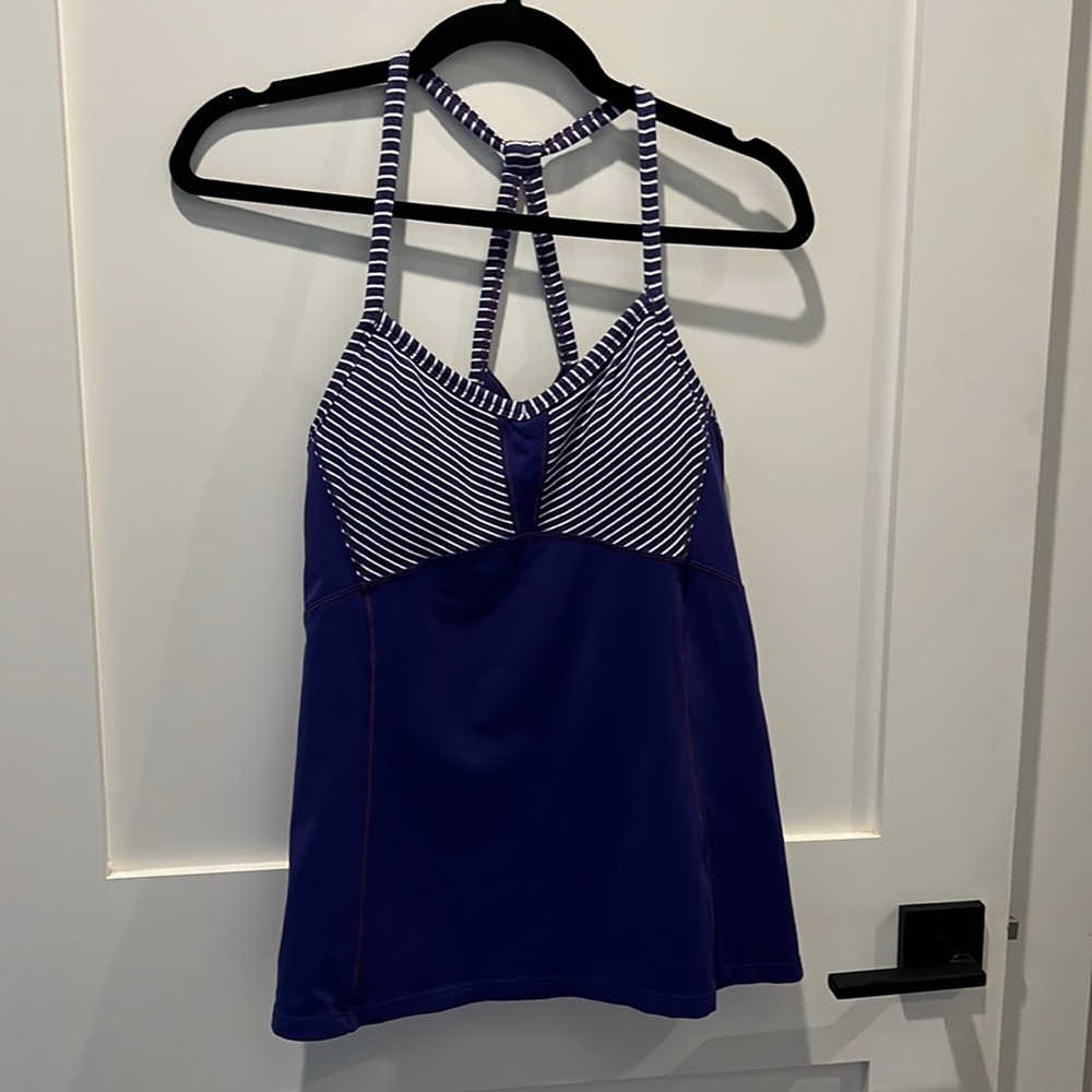 ATHLETA built-in bra workout top. VGUC